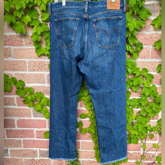 Levi’s Wedgie Straight Fit Medium Wash Ripped Jeans Size 31 - Picture 6 of 11